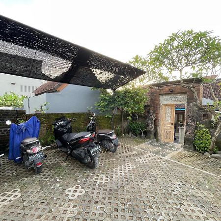 Belimbing Guest House Canggu Esterno foto