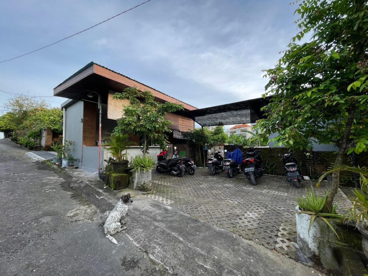 Belimbing Guest House Canggu Esterno foto